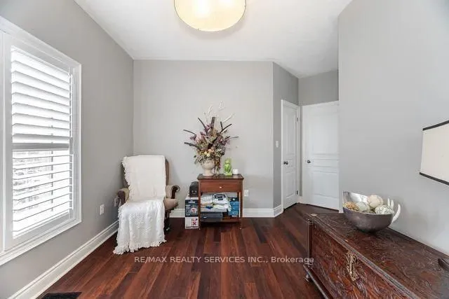 Additional image 37 of 17 Platform Cres