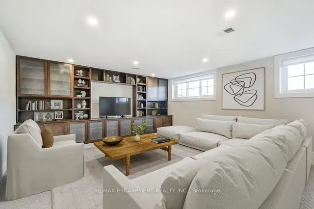 Additional image 34 of 174 Foxbar Rd