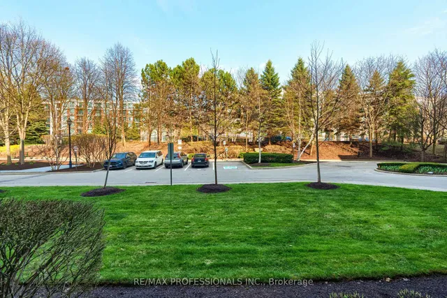 Additional image 22 of 18 William Carson Cres Unit 111