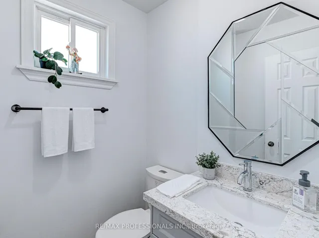 Additional image 9 of 2416 Malcolm Cres