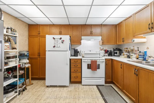 Additional image 10 of 5070 Pinedale Ave Unit 302