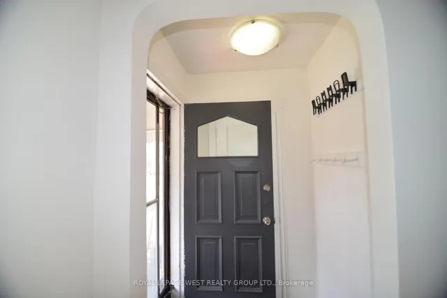 Additional image 41 of 905 Islington Ave