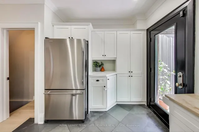 Additional image 17 of 351 Roehampton Ave