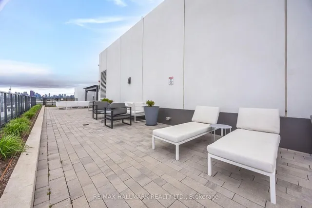 Additional image 37 of 1630 Queen St Unit 507