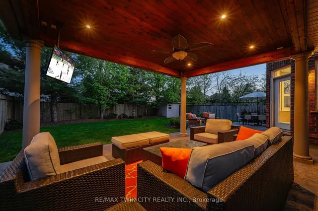 Additional image 44 of 533 Falconridge Cres