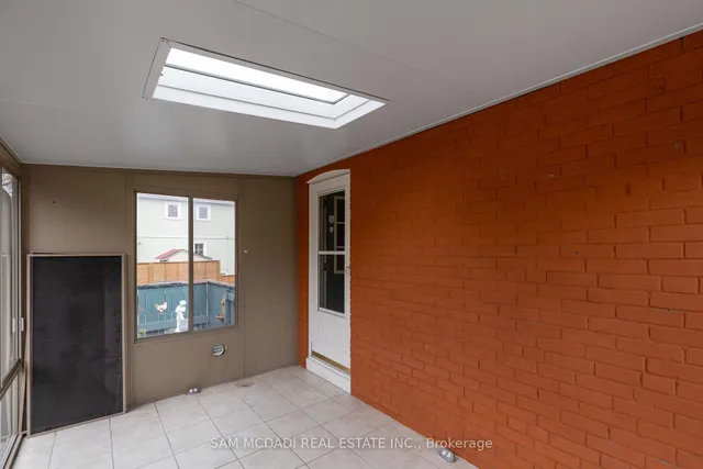 Additional image 29 of 319 Cosburn Ave