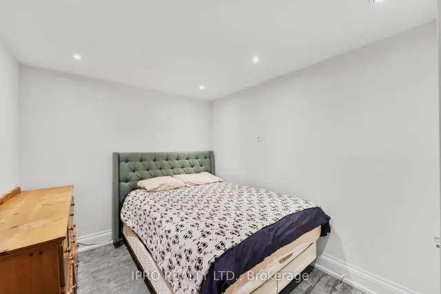 Additional image 34 of 55 Yorkdale Cres