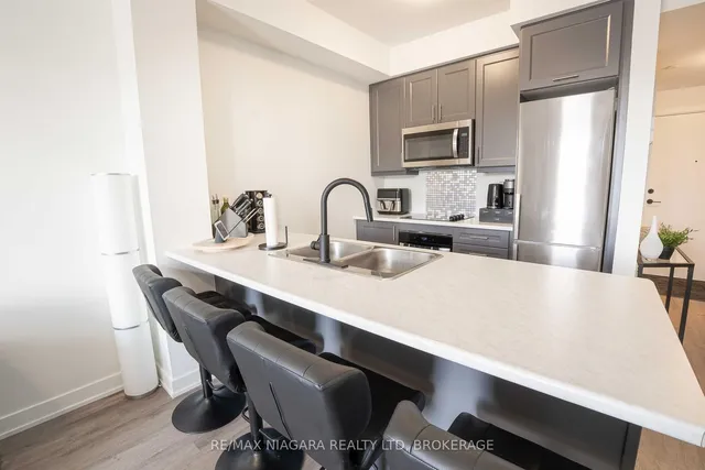 Additional image 22 of 600 North Service Rd Unit 202