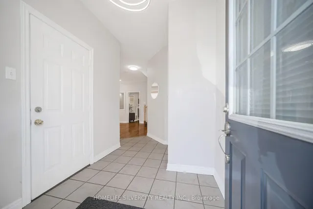 Additional image 4 of 6 Aria Lane