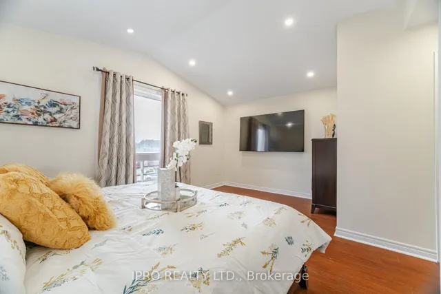 Additional image 24 of 803 Khan Cres