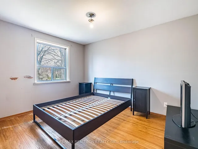 Additional image 30 of 872 Royal York Rd