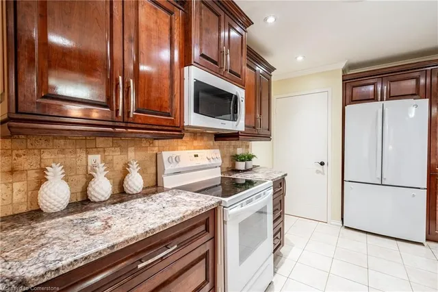 Additional image 16 of 222 Silverbirch Blvd