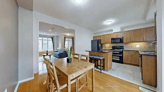 Additional image 15 of 73 Stagecoach Circ