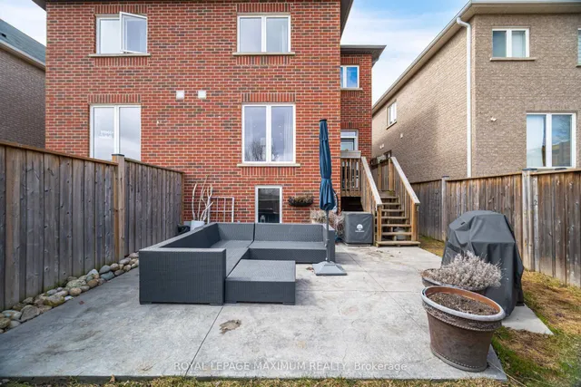 Additional image 44 of 134 Hazelton Ave