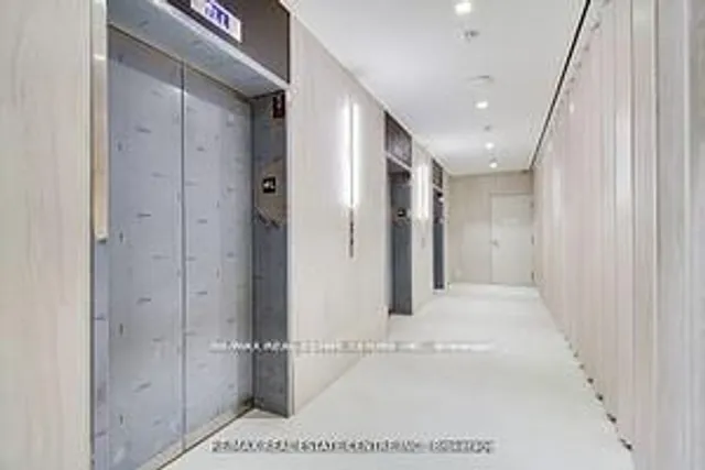 Additional image 5 of 2020 Bathurst St Unit 211