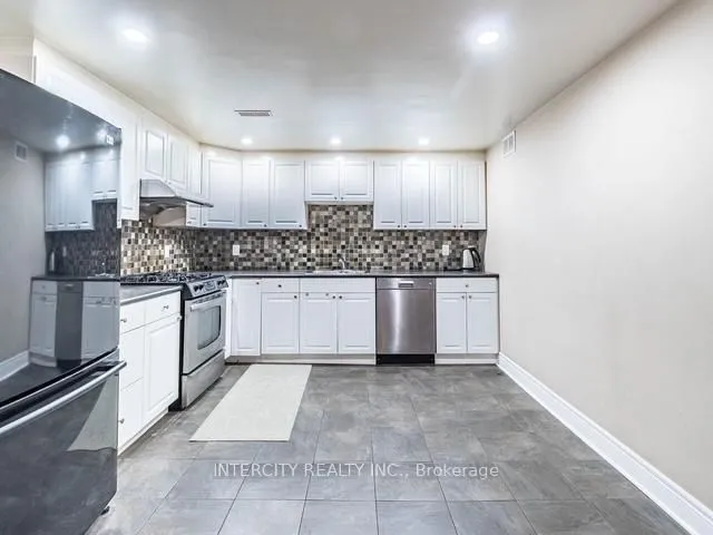 Additional image 27 of 35 Fontainebleu Rd