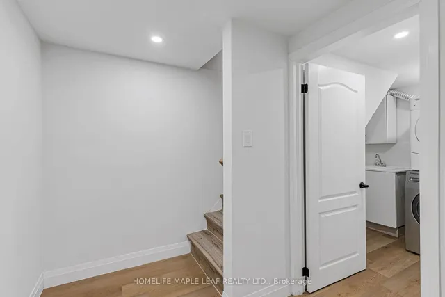 Additional image 37 of 292 Woodward Ave