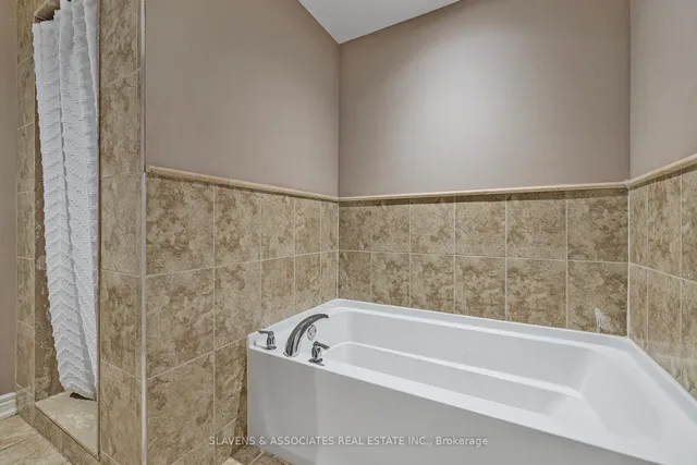 Additional image 32 of 30 Charleswood Circ