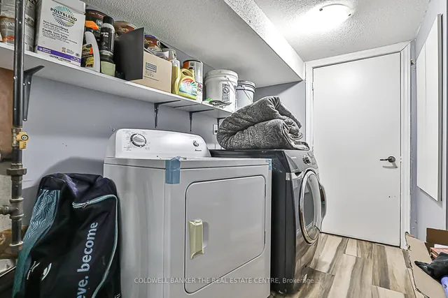 Additional image 32 of 43 Crystalview Cres