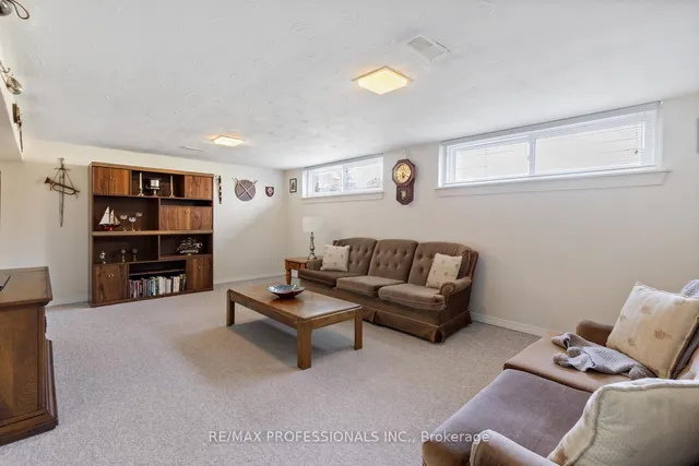 Additional image 29 of 59 Wareside Rd