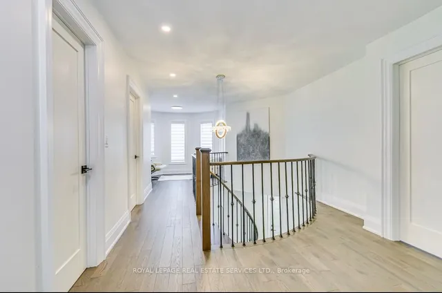 Additional image 18 of 1097 Grandeur Cres