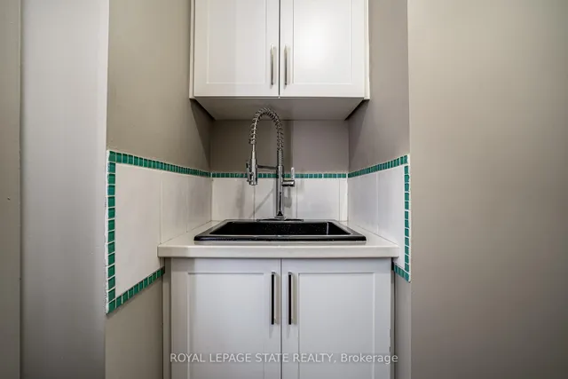 Additional image 35 of 19 Claudette Gate