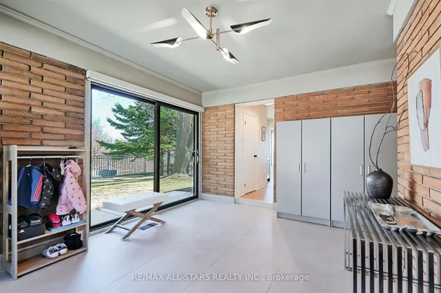 Additional image 8 of 61 Hill Cres