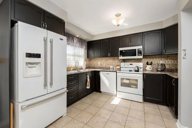 Additional image 14 of 593 Caverhill Cres