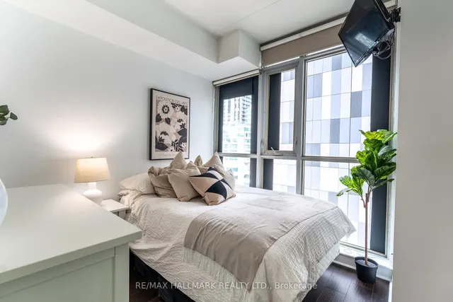 Additional image 26 of 375 King St Unit 1406