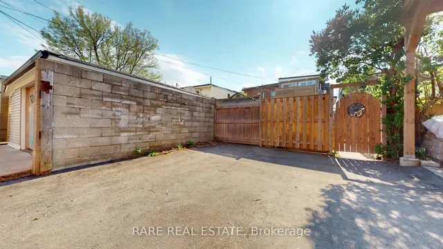 Additional image 41 of 879 Shaw St