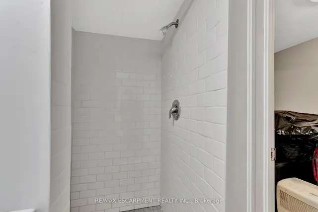 Additional image 30 of 65 Connaught Ave