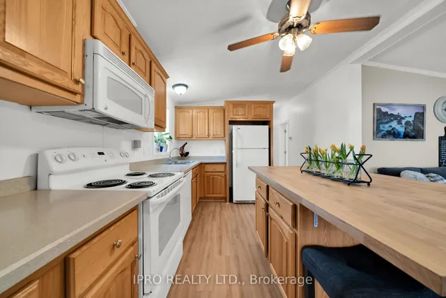 Additional image 17 of 23 MacPherson Cres