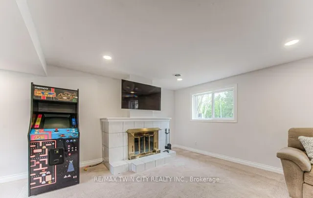 Additional image 28 of 111 Martinglen Cres