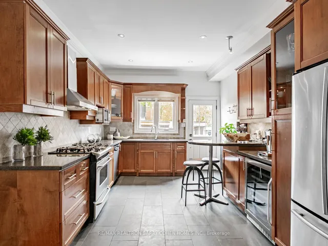 Additional image 7 of 506 Pape Ave