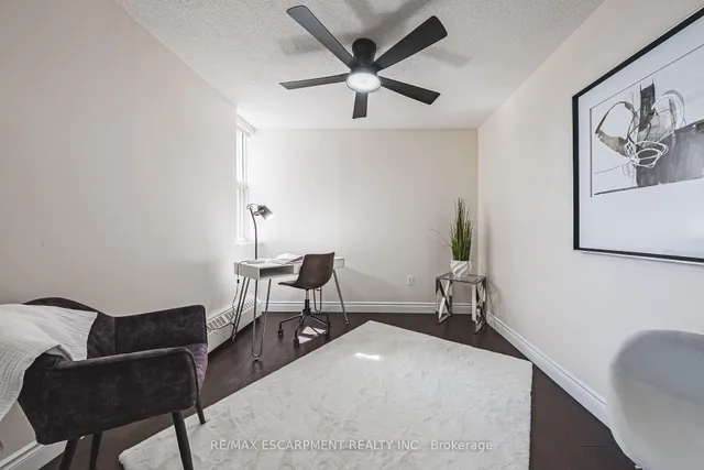 Additional image 11 of 975 WARWICK Crt Unit 706