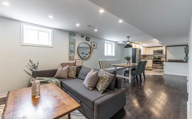 Additional image 23 of 14 Yorkdale Cres