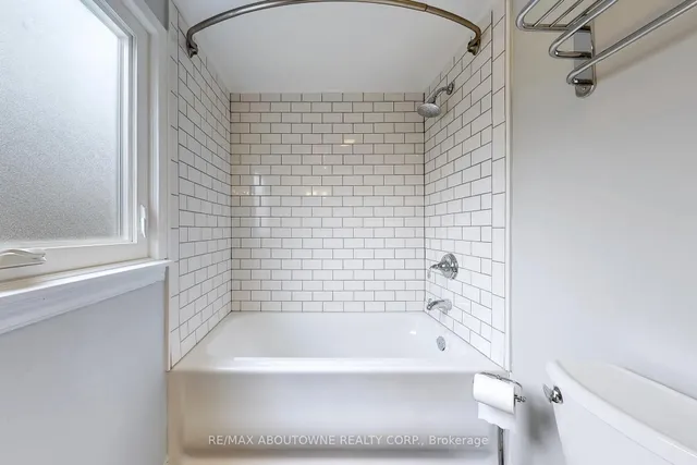 Additional image 33 of 2362 Canso Rd