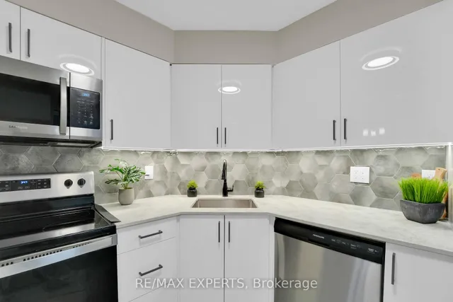 Additional image 17 of 61 Markbrook Lane Unit 404