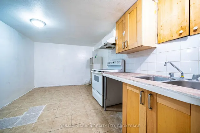 Additional image 33 of 225 West 2nd St