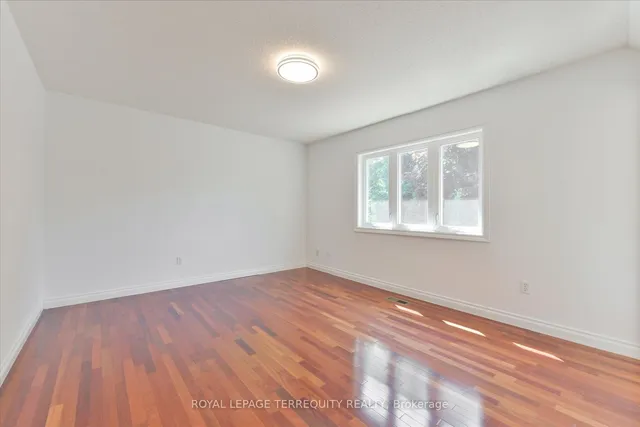 Additional image 26 of 2216 Dunvegan Ave