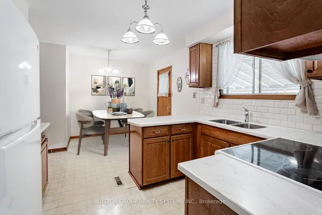 Additional image 10 of 994 Streamway Cres