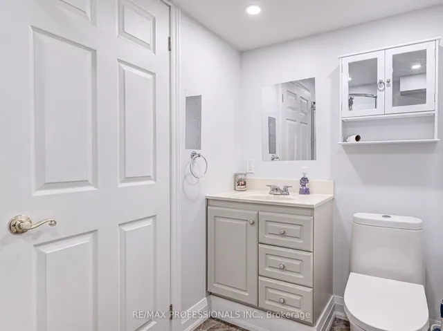 Additional image 25 of 2416 Malcolm Cres