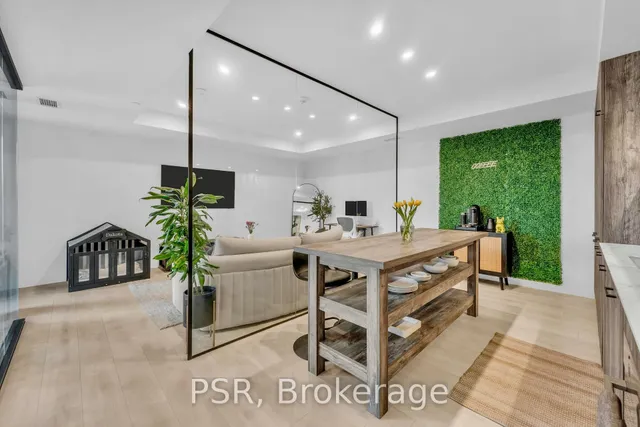 Additional image 3 of 505 Richmond St Unit 1025