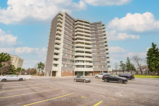 150 Neptune Dr Unit 906