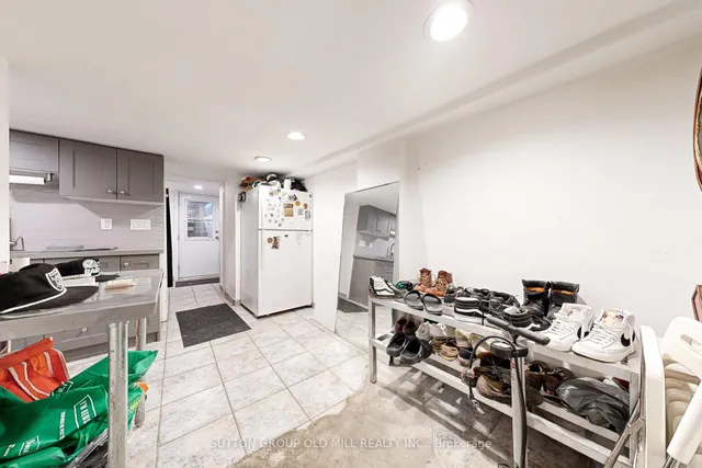 Additional image 38 of 1058 College St