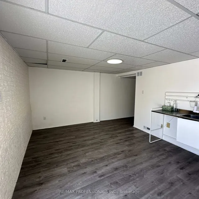 Additional image 27 of 2416 Malcolm Cres