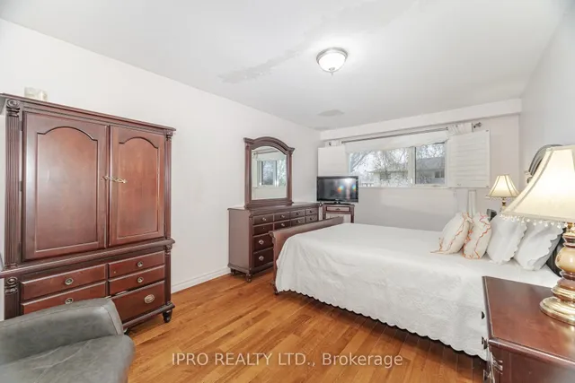 Additional image 19 of 542 Lana Terr