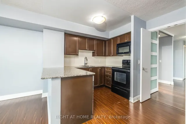 Additional image 13 of 125 Village Green Sq Unit 3703