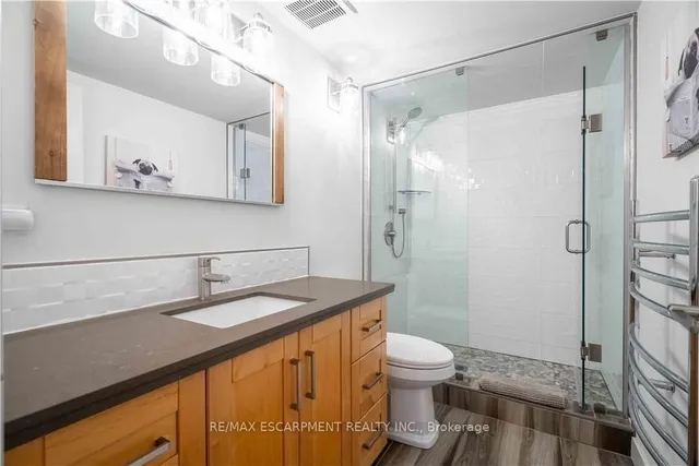 Additional image 35 of 56 Oakley Crt