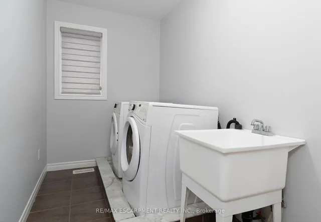 Additional image 18 of 24 Dunvegan Pl